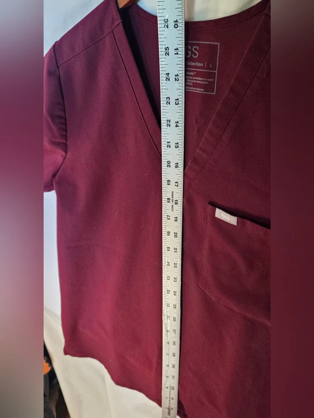 FIGS Catarina One Pocket Scrub Top Burgundy Women’s Sz L Short Sleeve Technical